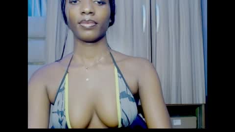 Snapshot of pixie_pulse chatting on 06-21-26, 06:38 Ella online show from 06-21-26, 06:38