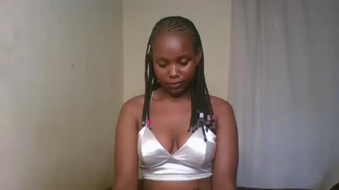 Snapshot of pixie_roman chatting on 01-12-25, 01:05 Majesty online show from 01-12-25, 01:05