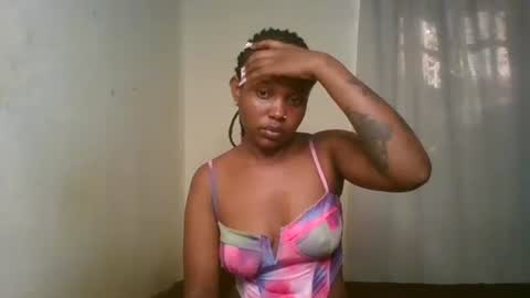 Snapshot of pixie_roman chatting on 02-05-25, 06:24 Majesty online show from 02-05-25, 06:24