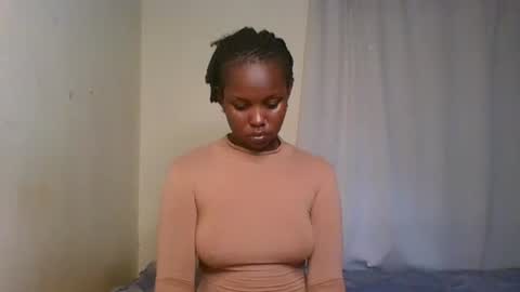 Snapshot of pixie_roman chatting on 02-08-25, 01:01 Majesty online show from 02-08-25, 01:01