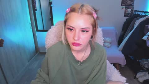 pixie online show from 12-21-24, 01:04