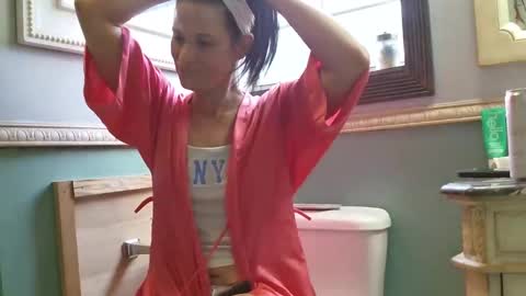 Snapshot of pixieluxxx chatting on 04-06-26, 01:01 PixieLuxXx online show from 04-06-26, 01:01