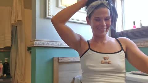 Snapshot of pixieluxxx chatting on 04-10-26, 01:16 PixieLuxXx online show from 04-10-26, 01:16