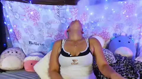 Snapshot of pixieluxxx chatting on 04-11-26, 09:52 PixieLuxXx online show from 04-11-26, 09:52