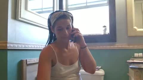 Snapshot of pixieluxxx chatting on 04-14-26, 01:06 PixieLuxXx online show from 04-14-26, 01:06