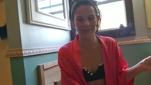 Snapshot of pixieluxxx chatting on 04-15-26, 12:23 PixieLuxXx online show from 04-15-26, 12:23