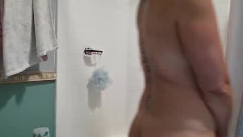 Snapshot of pixieluxxx chatting on 04-24-26, 01:08 PixieLuxXx online show from 04-24-26, 01:08