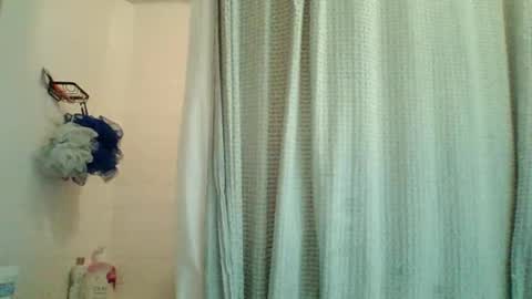Snapshot of pixieluxxx chatting on 04-25-26, 04:26 PixieLuxXx online show from 04-25-26, 04:26
