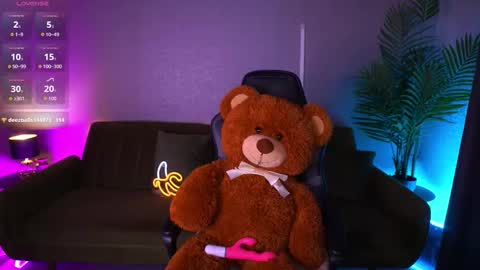 Snapshot of pixiepeachh chatting on 12-17-25, 03:18 pixiepeachh online show from 12-17-25, 03:18