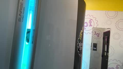 pixieslanding online show from 04-21-26, 10:01