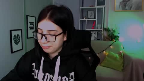 Snapshot of playful_sophie chatting on 12-18-24, 11:13 Sophie online show from 12-18-24, 11:13