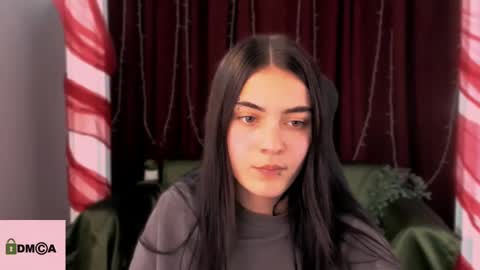 Snapshot of playful_sophie chatting on 12-19-24, 10:34 Sophie online show from 12-19-24, 10:34