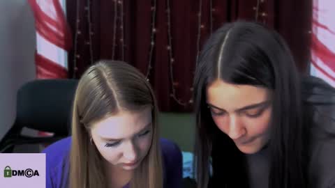 Snapshot of playful_sophie chatting on 12-19-24, 01:40 Sophie online show from 12-19-24, 01:40