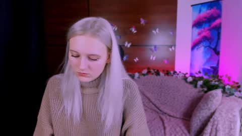 Snapshot of playful_sophie chatting on 12-28-24, 01:38 Sophie online show from 12-28-24, 01:38