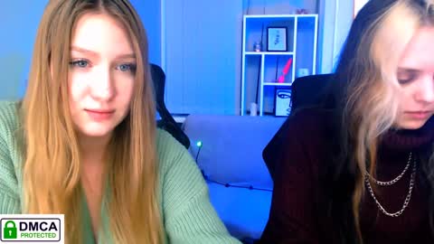 Snapshot of playful_sophie chatting on 12-30-24, 01:47 Sophie online show from 12-30-24, 01:47
