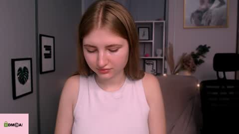 Snapshot of playful_sophie chatting on 01-04-25, 04:32 Sophie online show from 01-04-25, 04:32