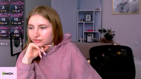 Snapshot of playful_sophie chatting on 01-05-25, 10:21 Sophie online show from 01-05-25, 10:21