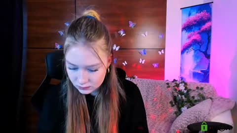 Snapshot of playful_sophie chatting on 01-06-25, 10:57 Sophie online show from 01-06-25, 10:57