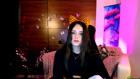 Snapshot of playful_sophie chatting on 01-06-25, 05:06 Sophie online show from 01-06-25, 05:06