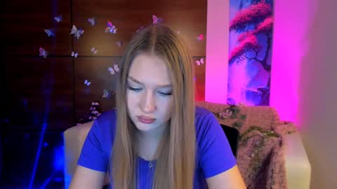 Snapshot of playful_sophie chatting on 01-14-25, 04:04 Sophie online show from 01-14-25, 04:04