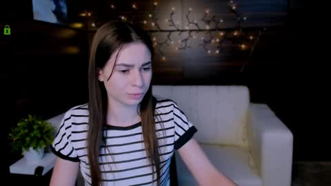 Snapshot of playful_sophie chatting on 01-25-25, 10:51 Sophie online show from 01-25-25, 10:51