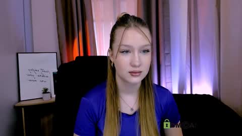 Snapshot of playful_sophie chatting on 01-30-25, 10:40 Sophie online show from 01-30-25, 10:40