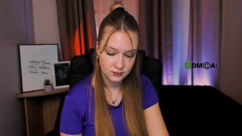 Snapshot of playful_sophie chatting on 01-30-25, 01:42 Sophie online show from 01-30-25, 01:42
