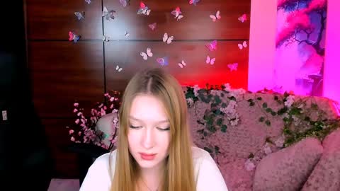 Snapshot of playful_sophie chatting on 02-02-25, 01:19 Sophie online show from 02-02-25, 01:19