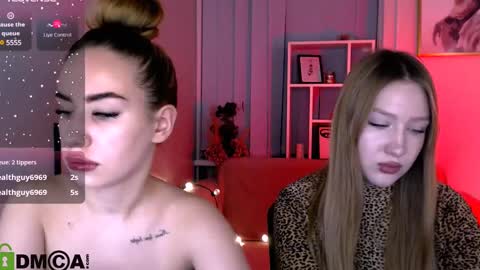 Snapshot of playful_sophie chatting on 02-10-25, 08:42 Sophie online show from 02-10-25, 08:42