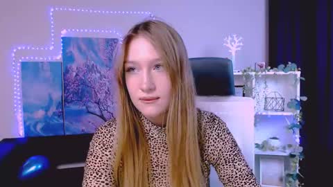 Snapshot of playful_sophie chatting on 02-21-25, 12:38 Sophie online show from 02-21-25, 12:38