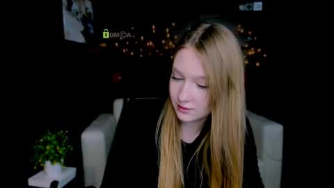 Snapshot of playful_sophie chatting on 03-07-25, 01:40 Sophie online show from 03-07-25, 01:40