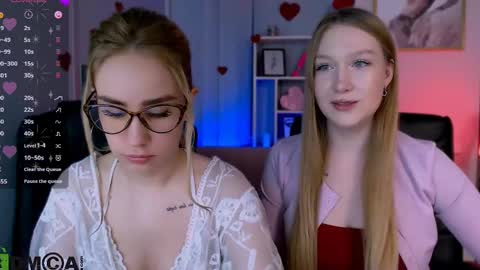 Snapshot of playful_sophie chatting on 03-12-25, 08:31 Sophie online show from 03-12-25, 08:31