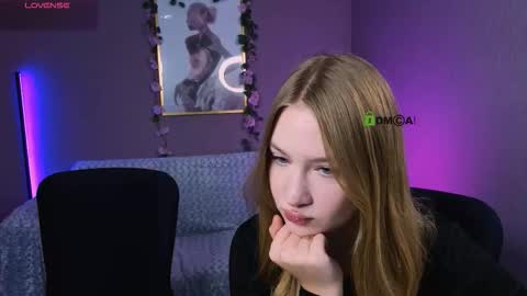 Snapshot of playful_sophie chatting on 10-09-25, 08:51 Sophie online show from 10-09-25, 08:51