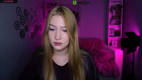 Snapshot of playful_sophie chatting on 11-17-25, 08:03 Sophie online show from 11-17-25, 08:03