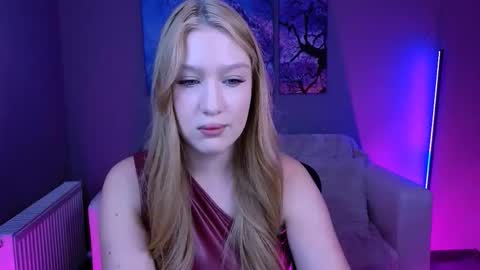 Snapshot of playful_sophie chatting on 11-19-25, 09:15 Sophie online show from 11-19-25, 09:15