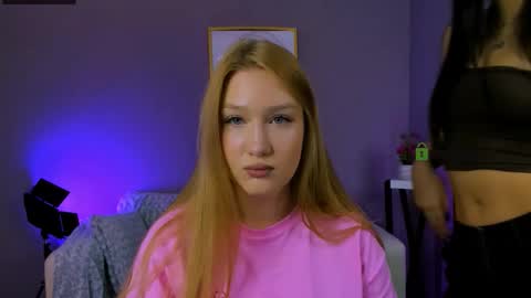 Snapshot of playful_sophie chatting on 11-21-25, 10:25 Sophie online show from 11-21-25, 10:25