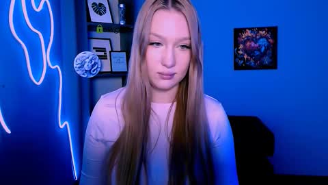 Snapshot of playful_sophie chatting on 12-01-25, 04:39 Sophie online show from 12-01-25, 04:39
