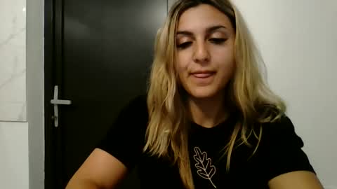 Snapshot of playfulnicole chatting on 06-04-26, 02:39 PlayfulNicole online show from 06-04-26, 02:39