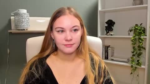 Snapshot of playgirl_valeria chatting on 12-21-24, 07:35 Valeria online show from 12-21-24, 07:35