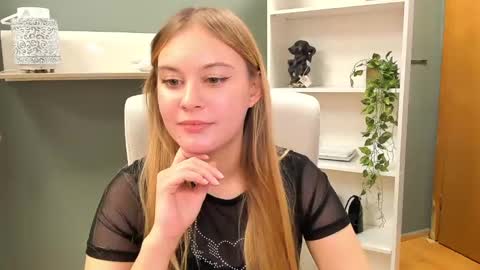 Snapshot of playgirl_valeria chatting on 12-29-24, 11:07 Valeria online show from 12-29-24, 11:07