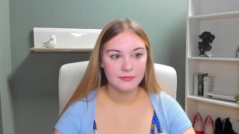 Snapshot of playgirl_valeria chatting on 01-06-25, 07:42 Valeria online show from 01-06-25, 07:42