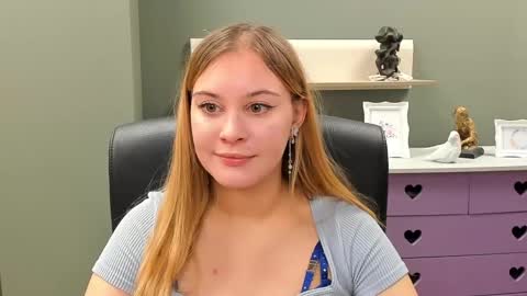 Snapshot of playgirl_valeria chatting on 02-01-25, 11:32 Valeria online show from 02-01-25, 11:32