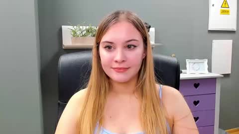 Snapshot of playgirl_valeria chatting on 02-02-25, 05:48 Valeria online show from 02-02-25, 05:48