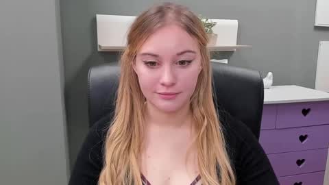 Snapshot of playgirl_valeria chatting on 02-08-25, 11:33 Valeria online show from 02-08-25, 11:33