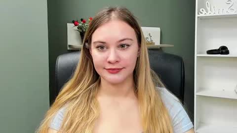 Snapshot of playgirl_valeria chatting on 03-08-25, 10:54 Valeria online show from 03-08-25, 10:54