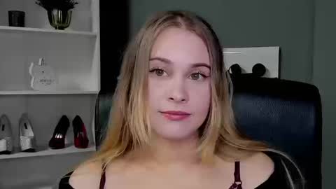 Snapshot of playgirl_valeria chatting on 09-22-25, 08:55 Valeria online show from 09-22-25, 08:55