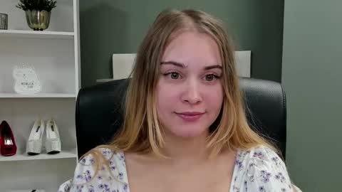 Snapshot of playgirl_valeria chatting on 09-24-25, 08:56 Valeria online show from 09-24-25, 08:56