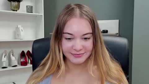 Snapshot of playgirl_valeria chatting on 09-28-25, 06:41 Valeria online show from 09-28-25, 06:41
