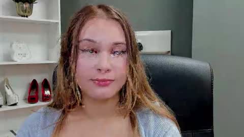 Snapshot of playgirl_valeria chatting on 10-14-25, 09:04 Valeria online show from 10-14-25, 09:04