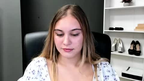 Snapshot of playgirl_valeria chatting on 07-27-26, 09:11 Valeria online show from 07-27-26, 09:11